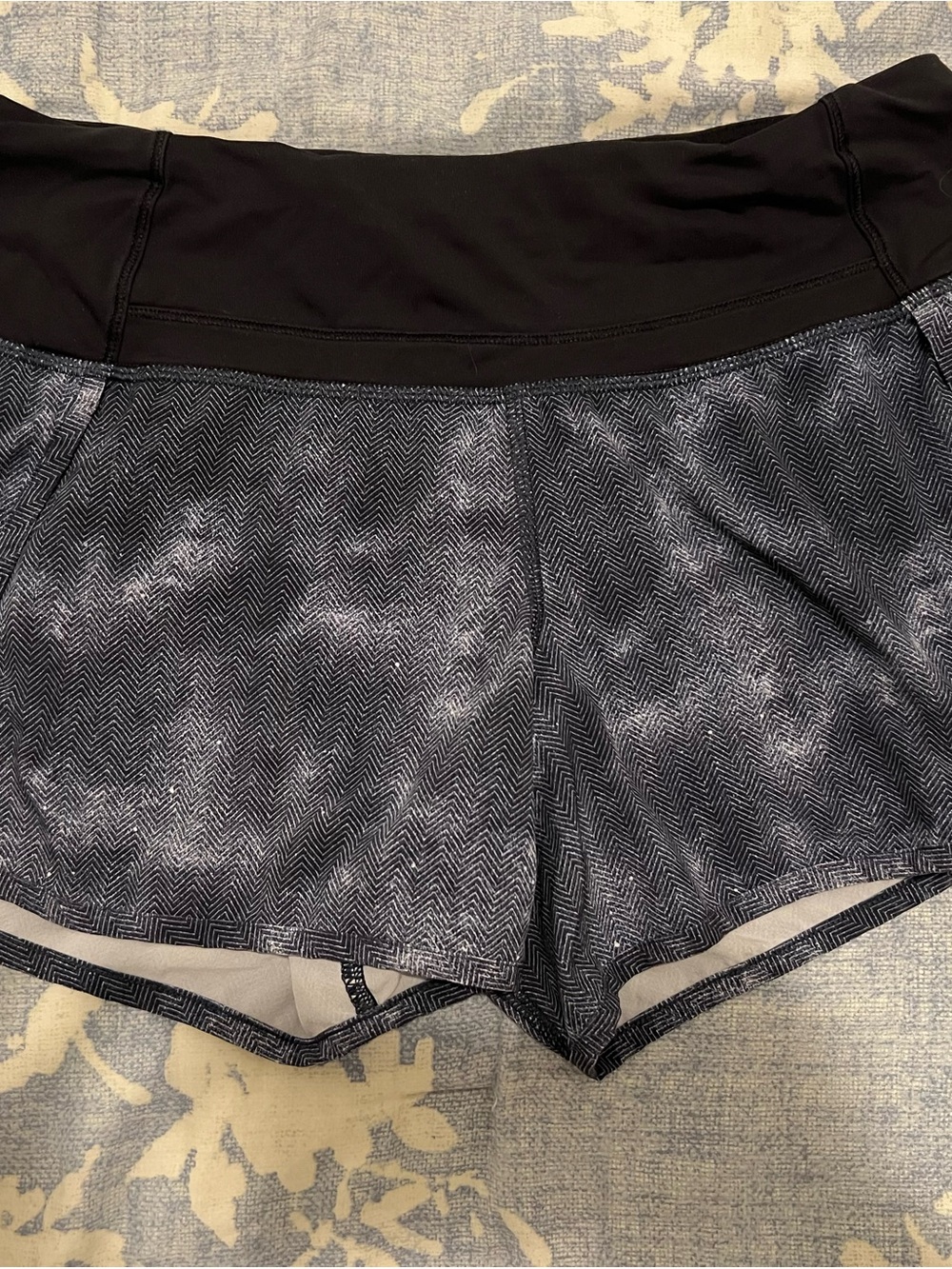 Women's Black Waistband Gray Chevron Active Shorts